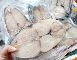 CÁ THU CẮT KHOANH PHẦN BỤNG