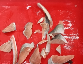 VỤN CÁ HỒI - CÓ DA