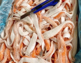 LƯỜN CÁ HỒI 1-3 CM THÙNG 20KG