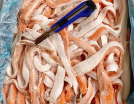 LƯỜN CÁ HỒI 1-3 CM THÙNG 20KG